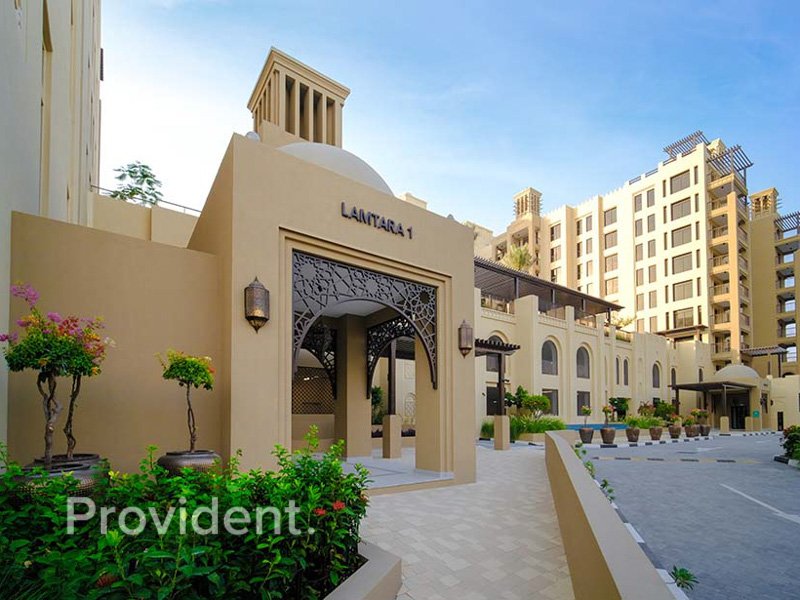 Apartamento de 4 dormitorios en Umm Suqeim, UAE No. 3682