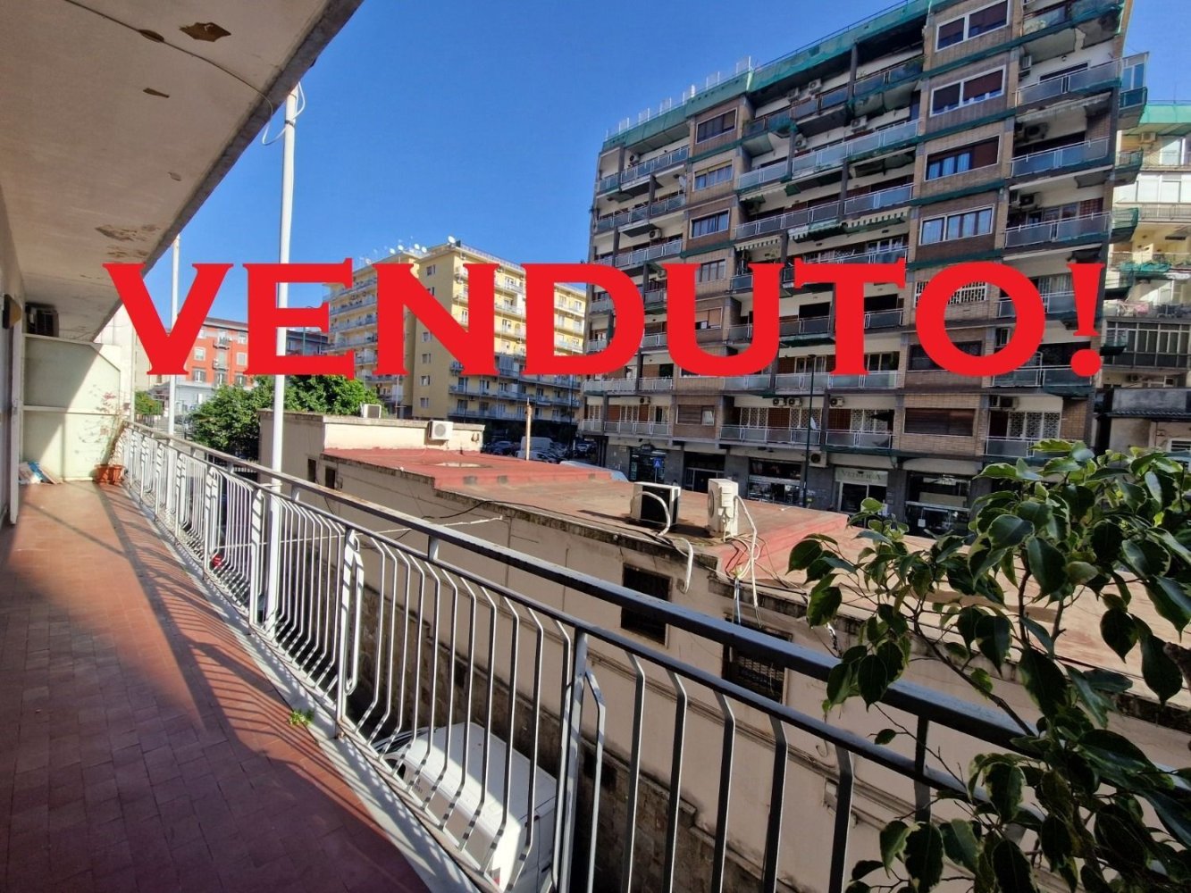 4 rooms Apartment in Naples, Italy No. 31525