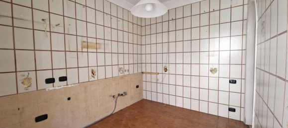 4 rooms Apartment in Naples, Italy No. 31525 20