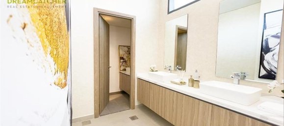 4 bedrooms Villa in Sharjah, UAE No. 34855 25