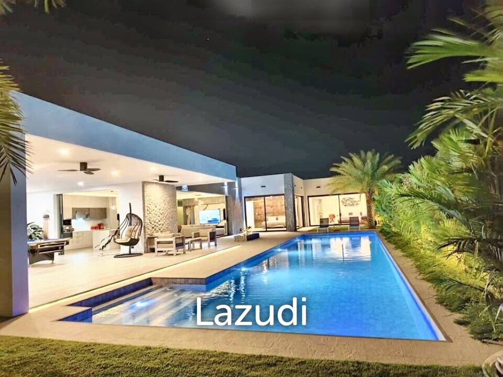 3 bedrooms Villa in Rawai, Thailand No. 19086