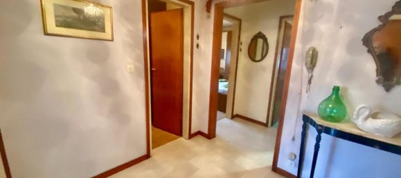 4-salle Appartement à Camaiore, Italy No. 75488 16