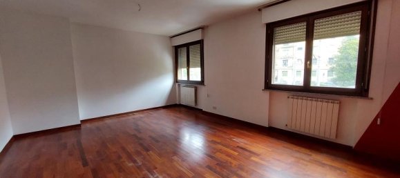 4 rooms Apartment in Arezzo, Italy No. 226608 2