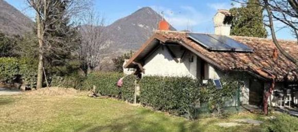 23 rooms Villa in Erba, Italy No. 3264 31