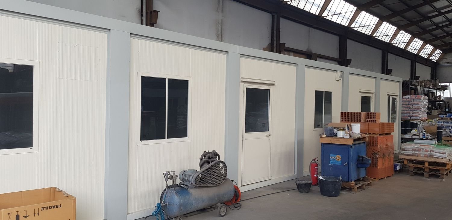 Entrepôt à Civate, Italy 1043m² No. 209207