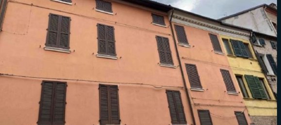 3 rooms Apartment in Ferrara, Italy No. 25123 2