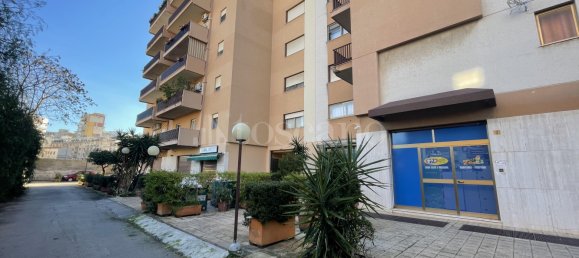 4 rooms Apartment in Palermo, Italy No. 45581 4