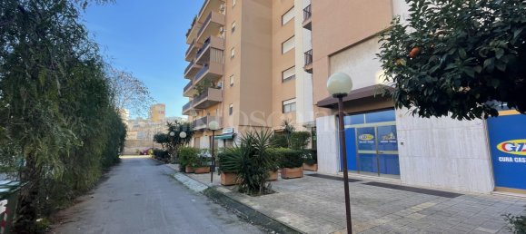 4 rooms Apartment in Palermo, Italy No. 45581 7