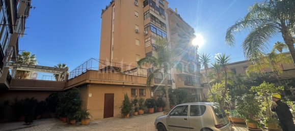 4 rooms Apartment in Palermo, Italy No. 45581 14