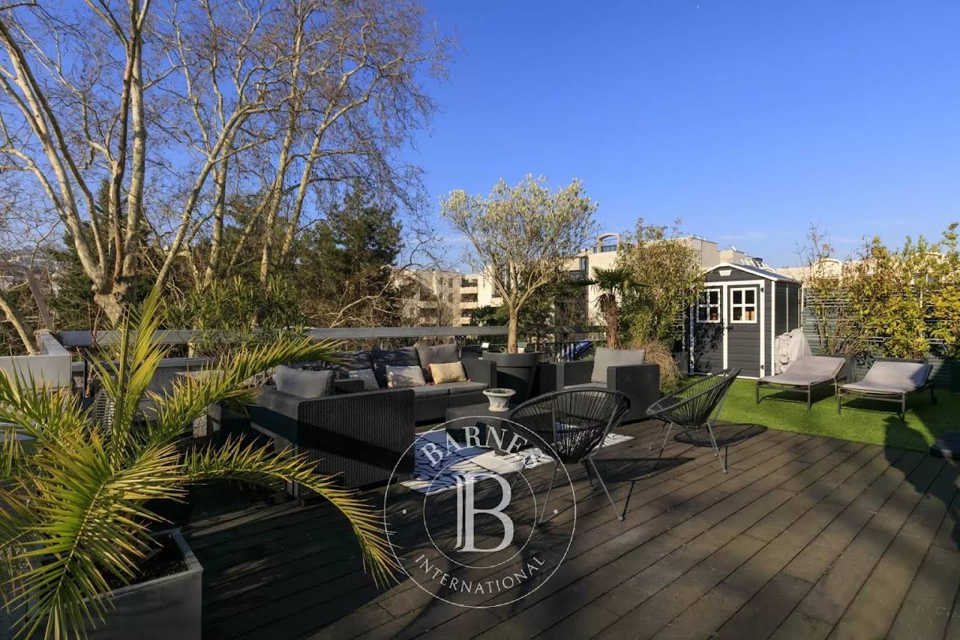 4 bedrooms Apartment in Suresnes, France No. 114554