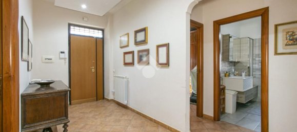 Квартира с 3 комнатами в Ментана, Италия № 52336 10