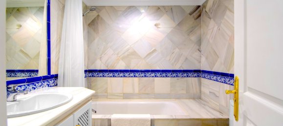 3 bedrooms Apartment in La Quinta, Spain No. 147203 8