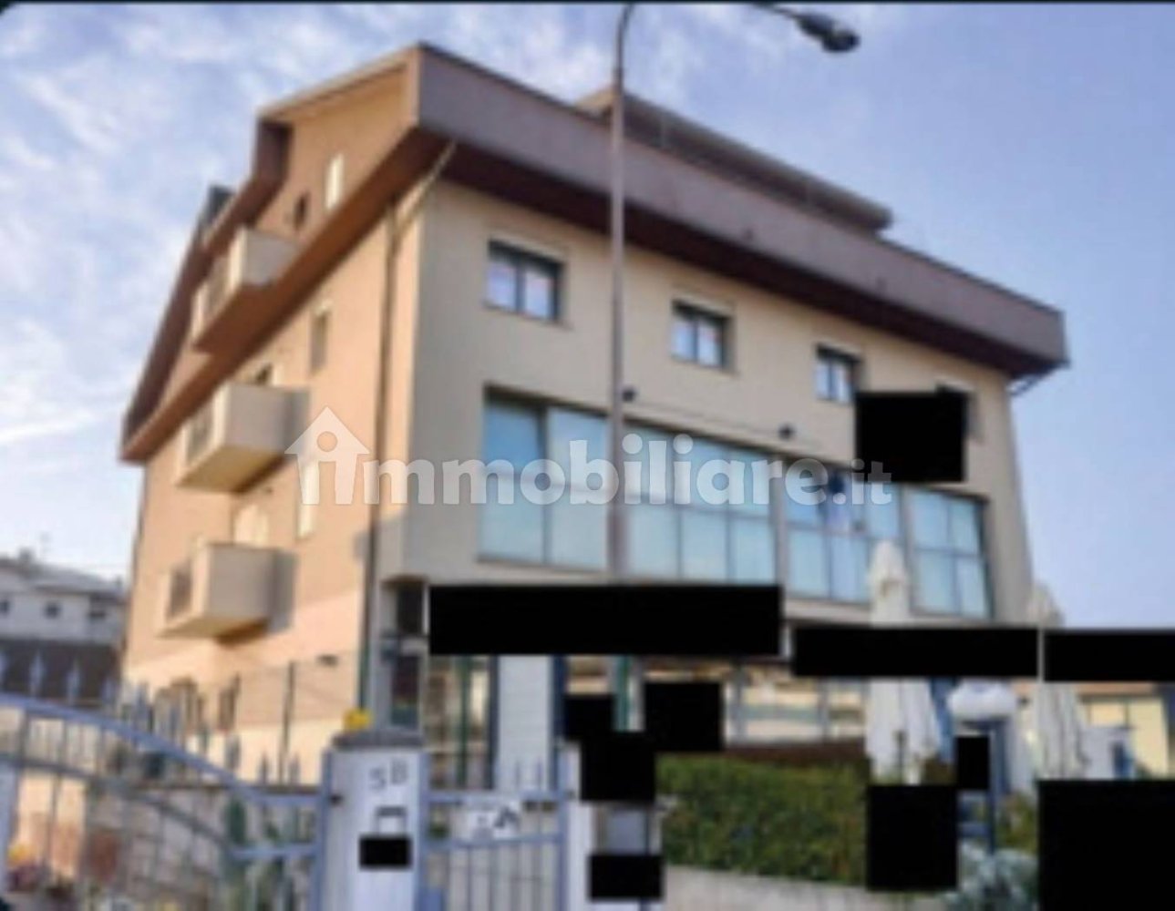 1 room Office in Rovigo, Italy No. 353544