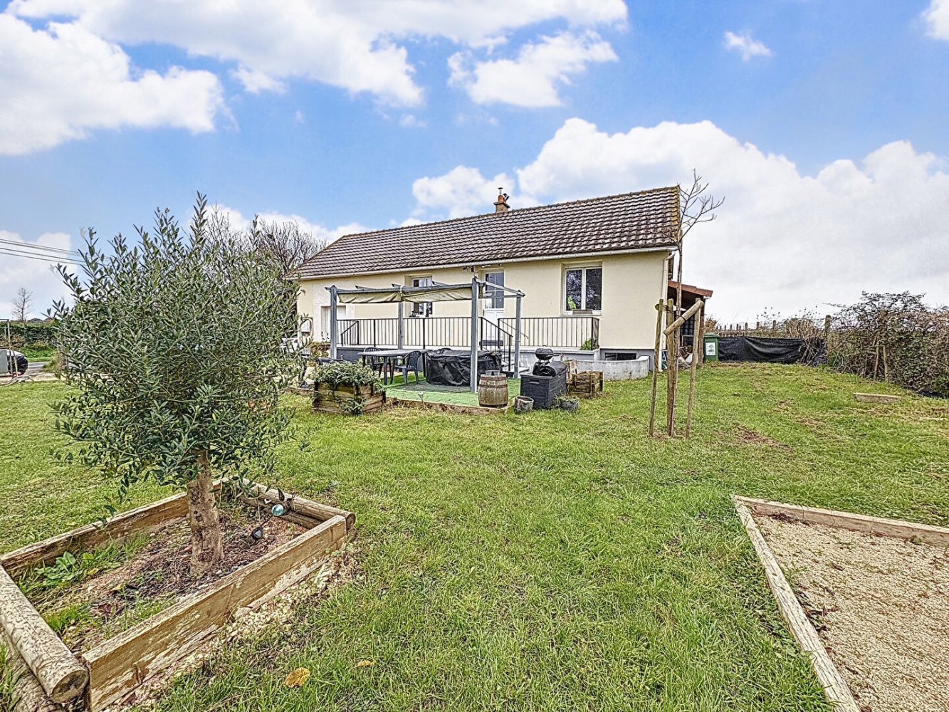 2 chambres Maison à Vallières-les-Grandes, France No. 53402