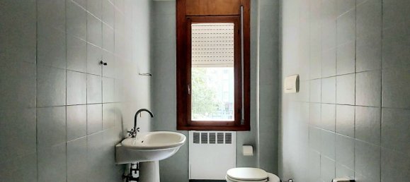 Apartamento de 4 dormitorios en Reggio Emilia, Italy No. 310947 20