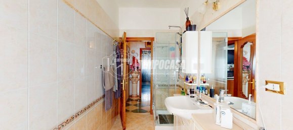 4 bedrooms Apartment in Turin, Italy No. 379358 10