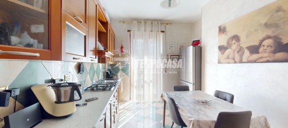 4 bedrooms Apartment in Turin, Italy No. 379358 3