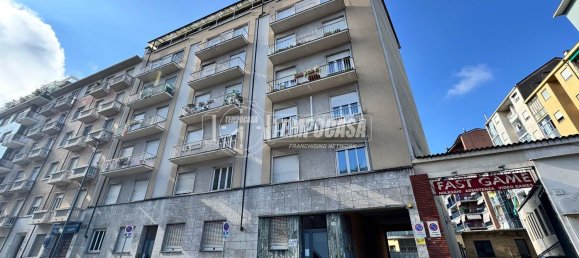 4 bedrooms Apartment in Turin, Italy No. 379358 20