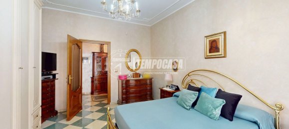 4 bedrooms Apartment in Turin, Italy No. 379358 8