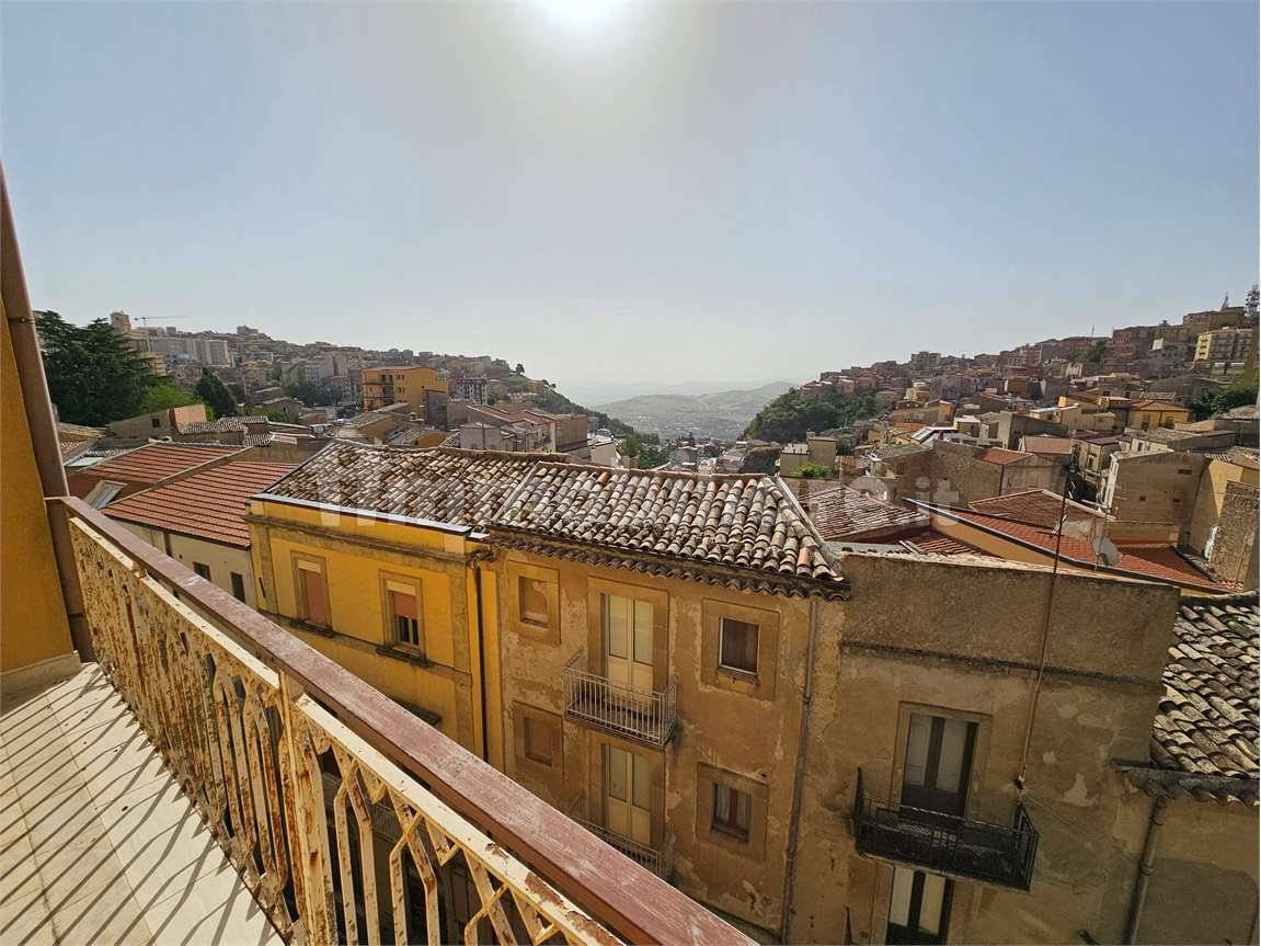 Apartamento de 3 dormitorios en Enna, Italy No. 355356