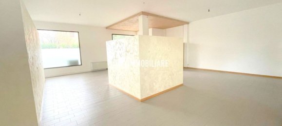 120m² Commercial property in Cornuda, Italy No. 346024 4