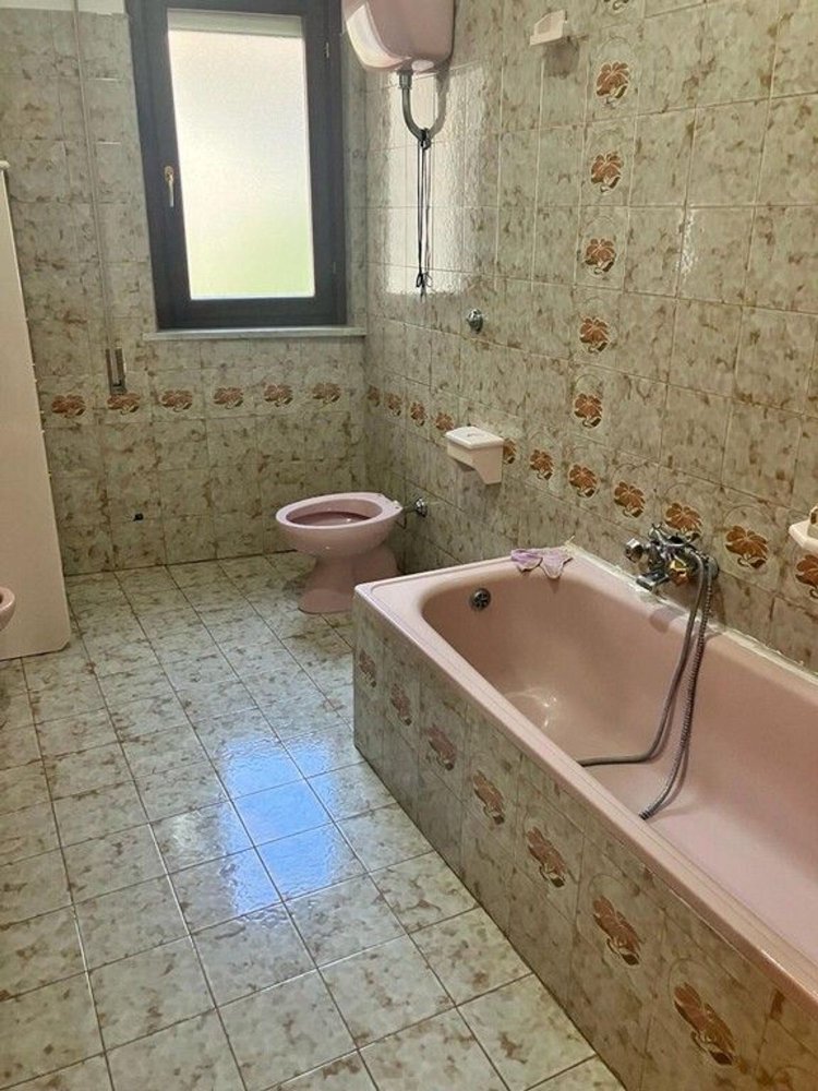 5 rooms Apartment in Priverno, Italy No. 74288
