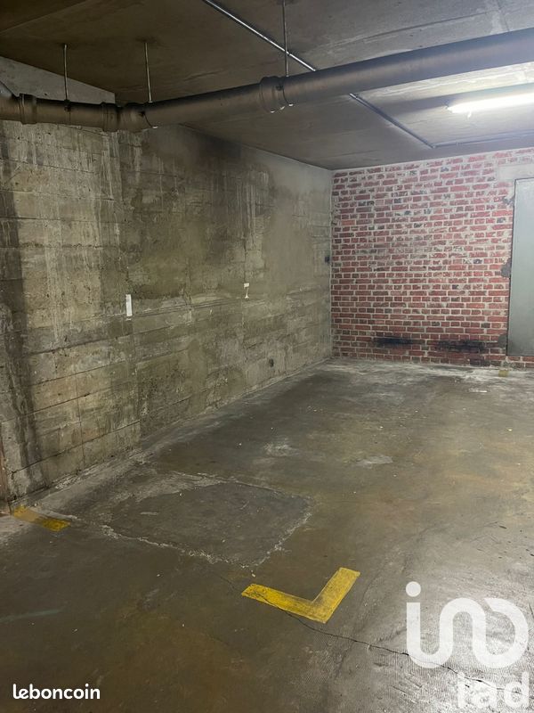  موقف سيارات في Courbevoie, France 11متر مربع رقم 322052