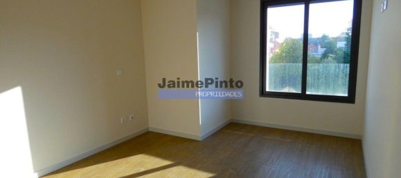 Квартира с 3 спальнями в Порту, Португалия № 122786 4