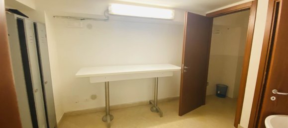 8-salle Propriété commerciale à Palermo, Italy No. 44229 41