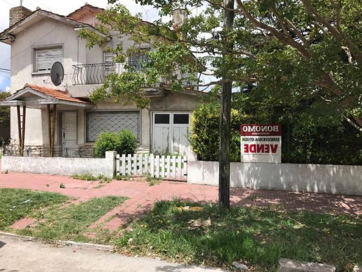 3 bedrooms House in Mar del Plata, Argentina No. 100726