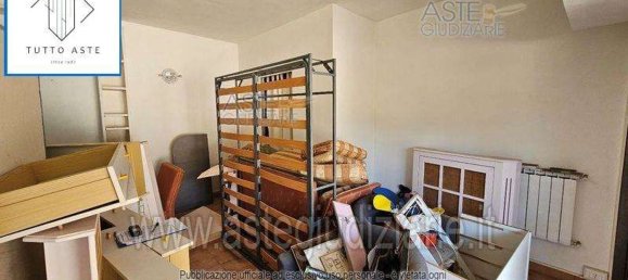 8 rooms Apartment in Rome, Italy No. 222799 3