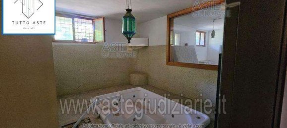 8 rooms Apartment in Rome, Italy No. 222799 5