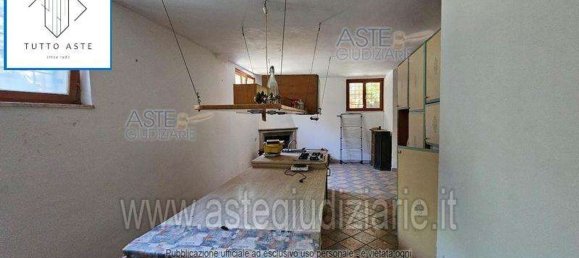 8 rooms Apartment in Rome, Italy No. 222799 9