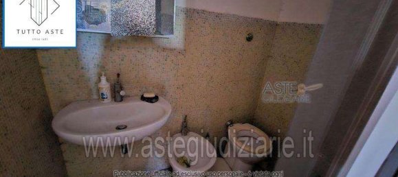 8 rooms Apartment in Rome, Italy No. 222799 11