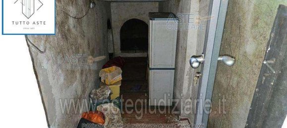 8 rooms Apartment in Rome, Italy No. 222799 12