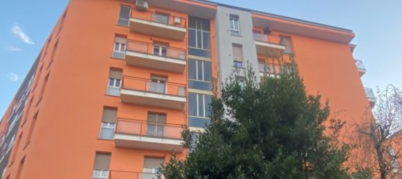 2-salle Appartement à Monza, Italy No. 55347 7