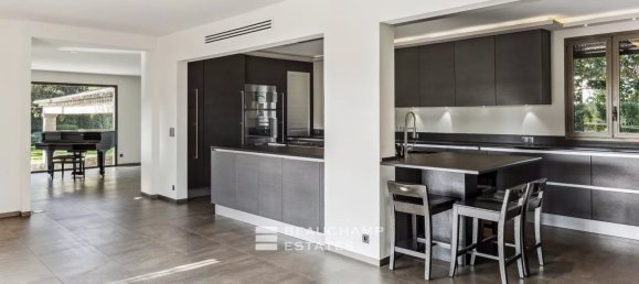 4 bedrooms Villa in Mougins, France No. 291844 5