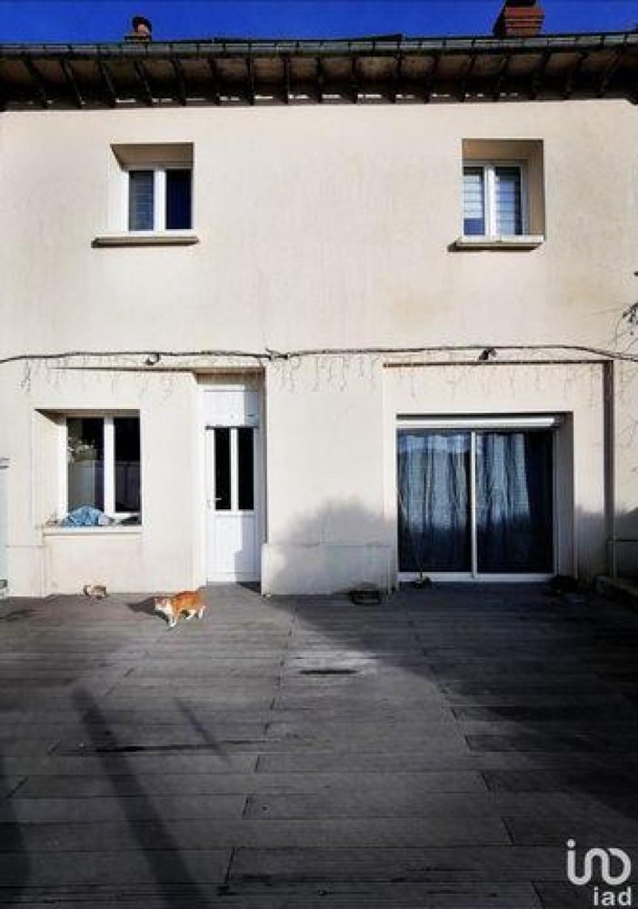 Casa de 3 dormitorios en Bolbec, France No. 30903