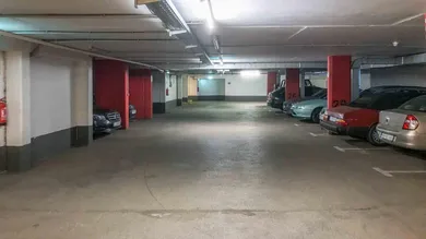 Garage in Vienna, Austria No. 123297