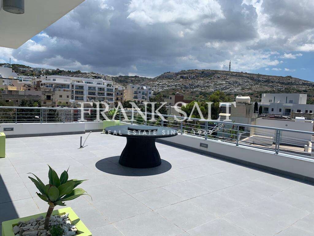 Ático de 2 dormitorios en Bahar ic-Caghaq, Malta No. 10540