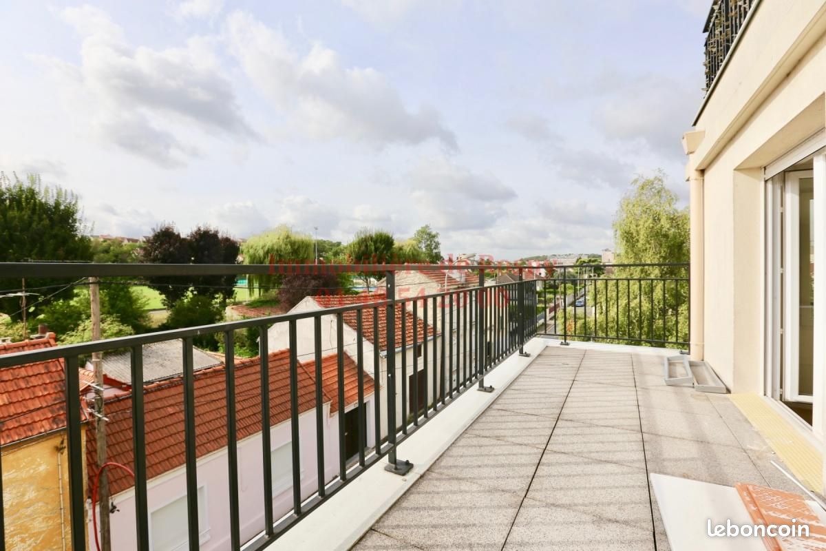 2 bedrooms Apartment in Rosny-sous-Bois, France No. 143241