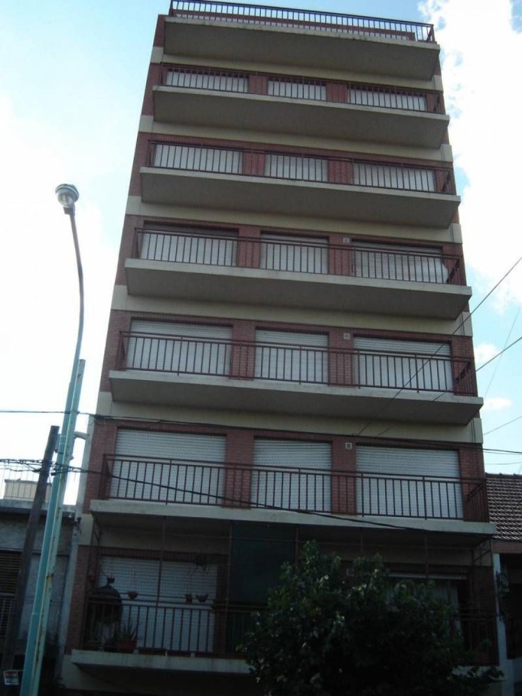 1499m² Building in Buenos Aires, Argentina No. 105987