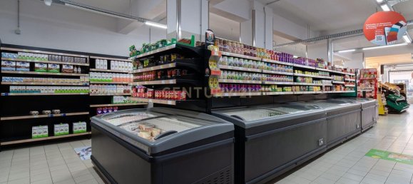 219m² Commercial property in Corroios, Portugal No. 242466 9