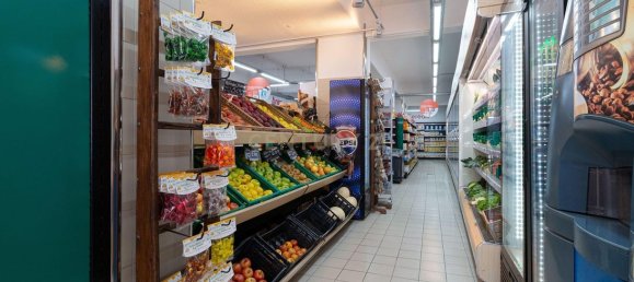 219m² Commercial property in Corroios, Portugal No. 242466 6