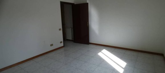 Дом с 7 комнатами в Кортона, Италия № 155013 25