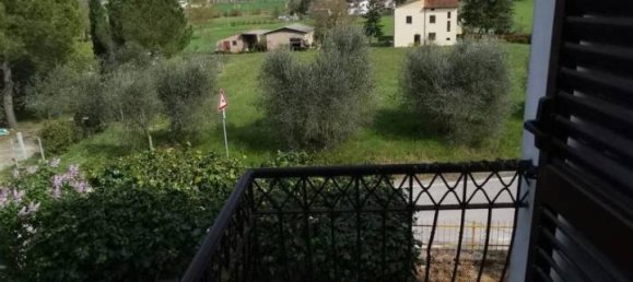 Дом с 7 комнатами в Кортона, Италия № 155013 3