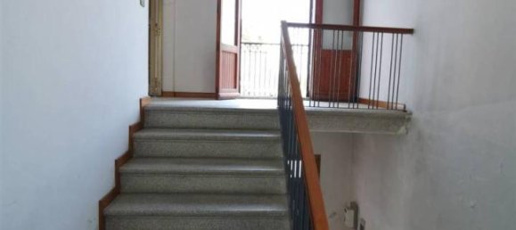 Дом с 7 комнатами в Кортона, Италия № 155013 2