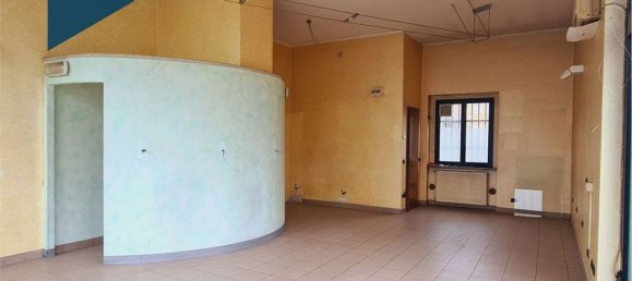 56m² Commercial property in Piacenza, Italy No. 75256 10