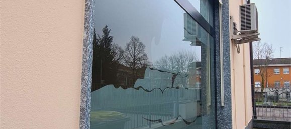 56m² Commercial property in Piacenza, Italy No. 75256 13