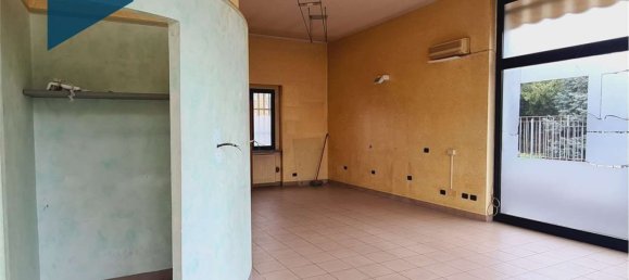 56m² Commercial property in Piacenza, Italy No. 75256 6